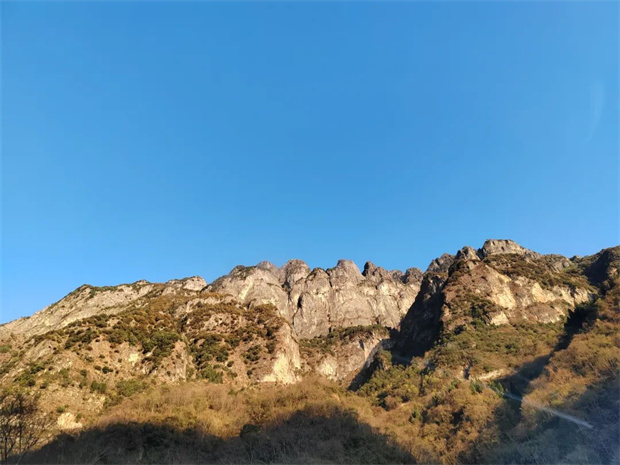 昆明旅游：牯牛山李子溝村，除了開(kāi)花洋芋，還有壯美夕陽(yáng)下……